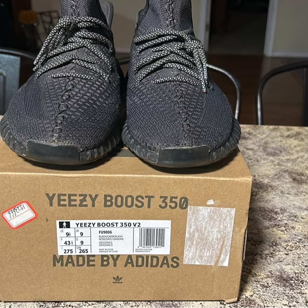 Men’s Size 9.5 Adidas Yeezy Boost 350 V2 ‘Black Non-Reflective’